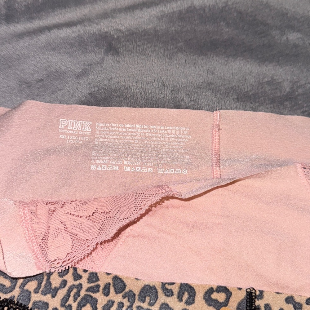 2 pair VS Pink undies XXL - Picture 4 of 8